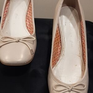 Anne Klein Women's Cream Ballet Flats